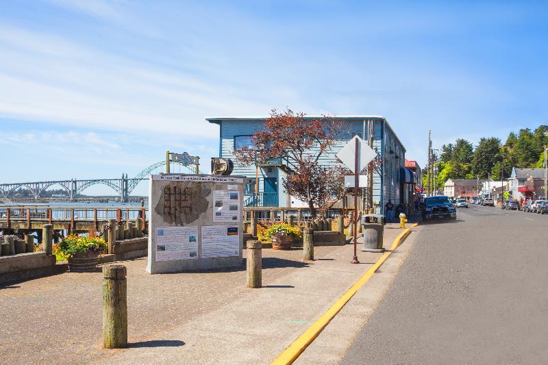 Holiday Inn Express Newport By Ihg Exterior foto