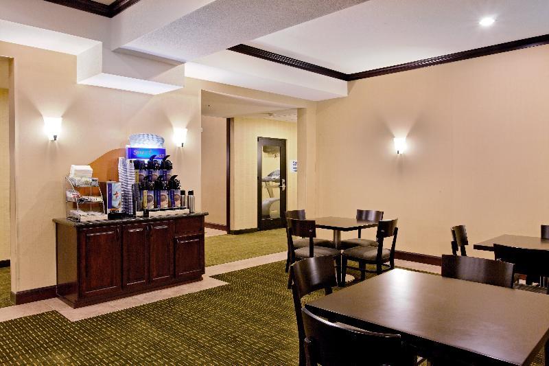 Holiday Inn Express Newport By Ihg Exterior foto